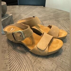 Dansko Tanya platform sandal, very good used condition, size 39 (8.5-9)